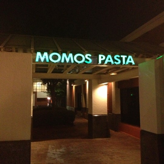 Photo taken at MoMo&#39;s Pasta by Javier P. on 8/23/2012