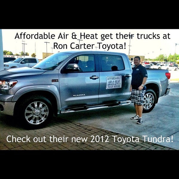 รูปภาพถ่ายที่ Ron Carter Toyota โดย Jimmy P. เมื่อ 8/17/2012
