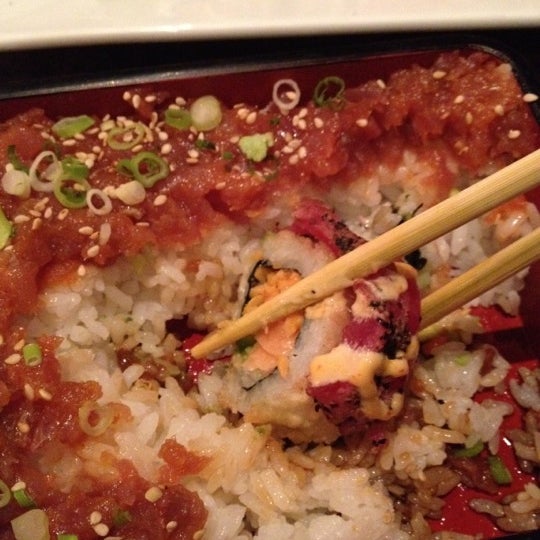 9/9/2012 tarihinde Dat L.ziyaretçi tarafından Nagoya Japanese Restaurant &amp; Sushi Bar'de çekilen fotoğraf