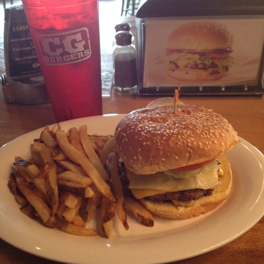 Снимок сделан в CG Burgers-Merrick пользователем Deejay H. 6/2/2012