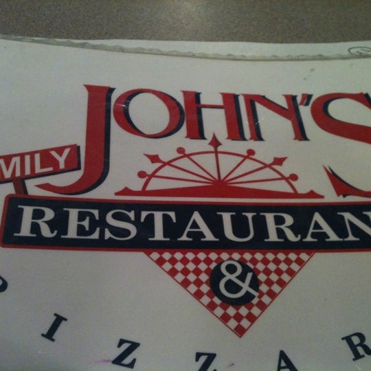 Foto tomada en John&#39;s Family Restaurant  por Troy C. el 4/18/2012