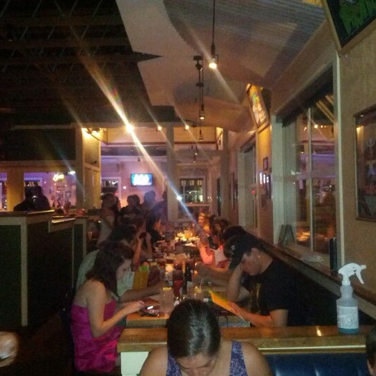 รูปภาพถ่ายที่ Chili&#39;s Grill &amp; Bar โดย Brent B. เมื่อ 6/17/2012