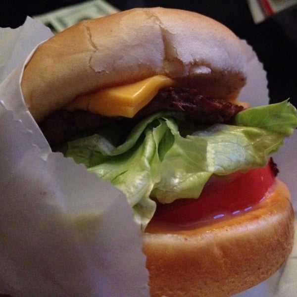 Снимок сделан в Willie&#39;s Burgers пользователем erin w. 8/4/2012
