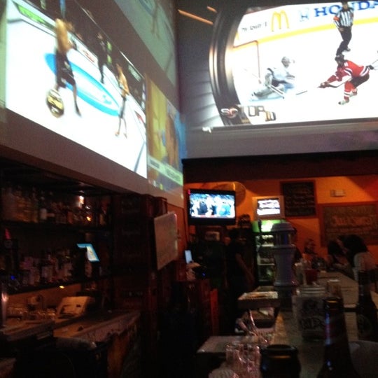 6/12/2012にVerinha M.がSharky&#39;s Sports Barで撮った写真