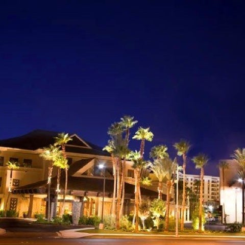 รูปภาพถ่ายที่ Tahiti Village Resort โดย CAESAR D. เมื่อ 2/16/2012