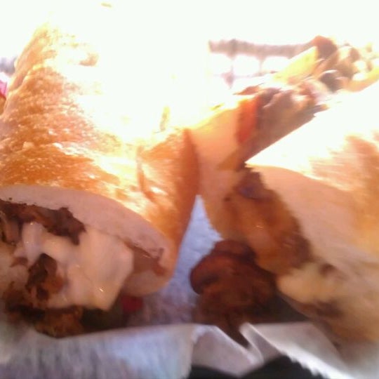 4/29/2012にGustavo P.がPop&#39;s Burgerで撮った写真
