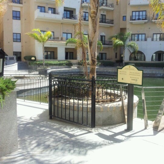 Foto diambil di DoubleTree by Hilton La Torre Golf &amp; Spa Resort oleh Manuel I. pada 8/6/2012