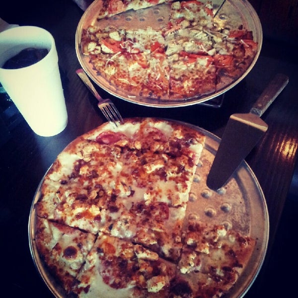 รูปภาพถ่ายที่ Palio&#39;s Pizza Cafe โดย Elle A. เมื่อ 8/8/2012