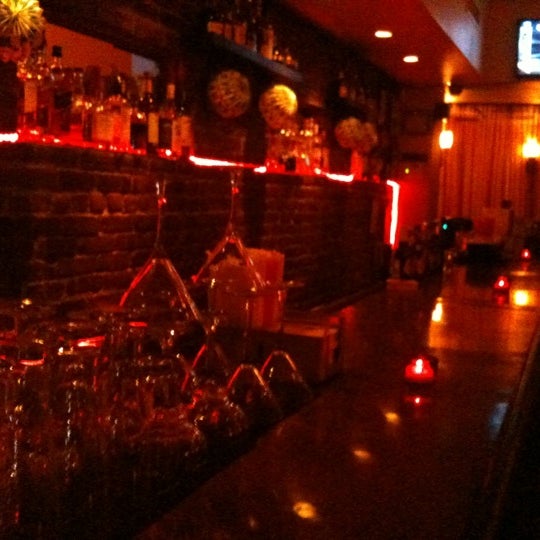 Photo taken at RED OAK Restaurant &amp; Bar &amp; Hookah Lounge by Sam E. on 2/29/2012