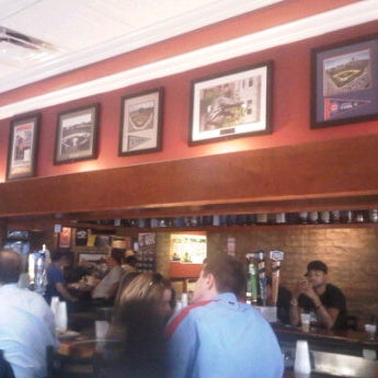 6/13/2012 tarihinde Edgar B.ziyaretçi tarafından Yak-Zies Bar-Grill'de çekilen fotoğraf