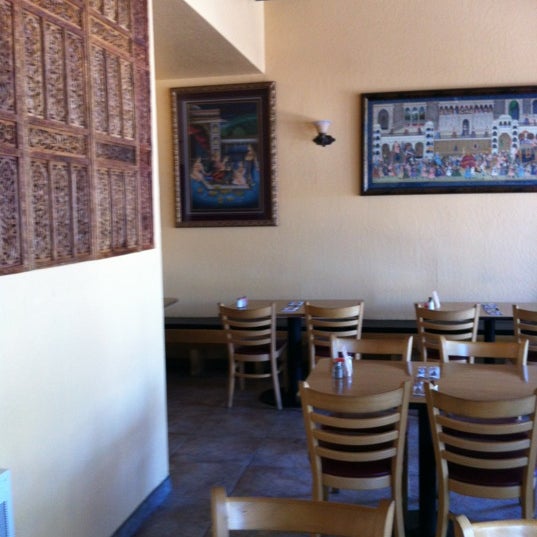 Foto diambil di Cafe Raj oleh David S. pada 6/12/2012