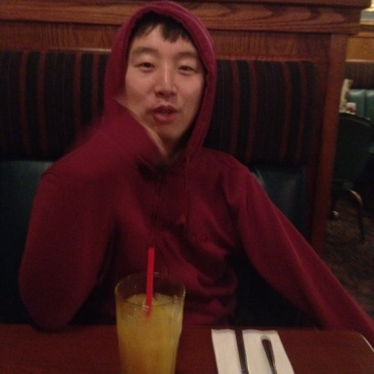 3/6/2012にJoonsun Y.がHenry&#39;s Great Alaskan Restaurantで撮った写真