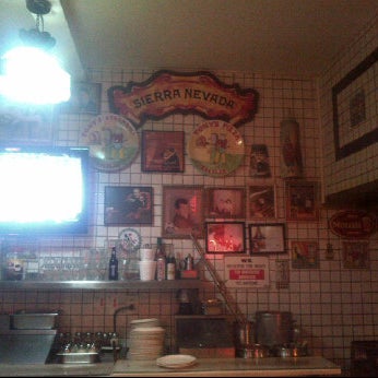 Foto tirada no(a) Tony Di Maggio&#39;s Pizza por robert r. em 5/1/2012