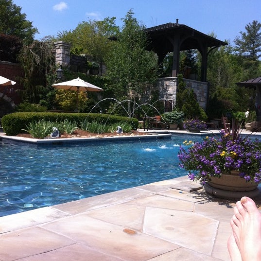 Photo taken at Old Edwards Inn and Spa by Kevin P. on 5/26/2012