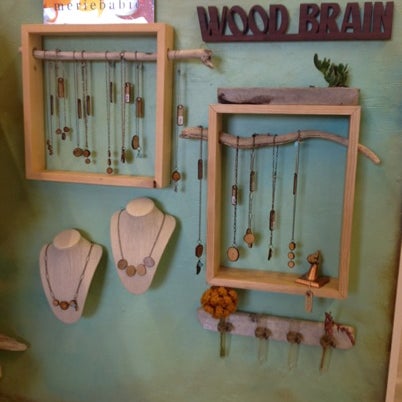 Foto tirada no(a) Wood Brain por Lindsay Z. em 9/1/2012