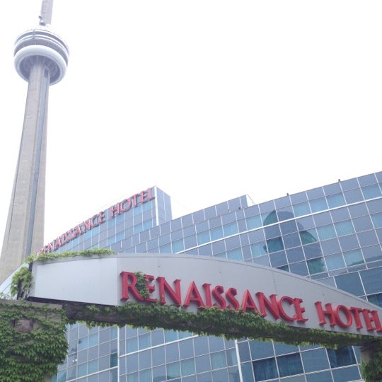 Foto tomada en Renaissance Toronto Downtown Hotel  por Mark S. el 7/13/2012