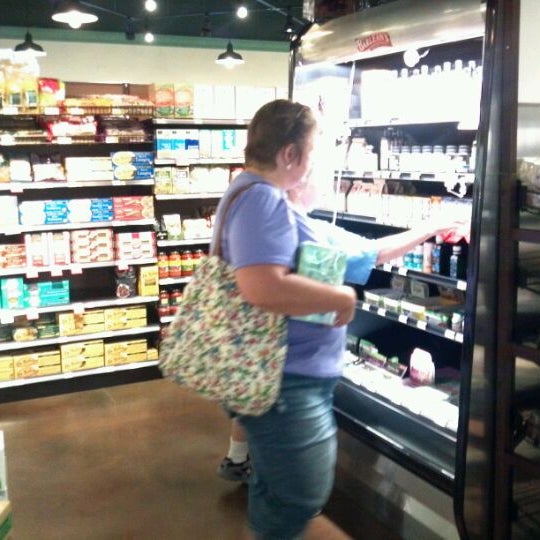 รูปภาพถ่ายที่ Love Whole Foods Cafe &amp; Market - Port Orange โดย Scott T. เมื่อ 5/19/2012