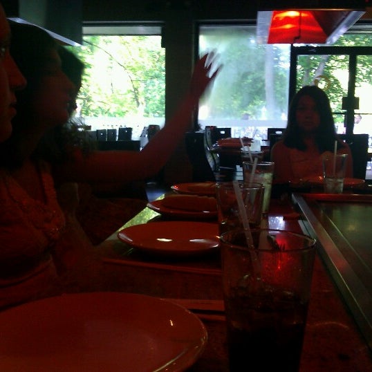 Снимок сделан в Sogo Hibachi Grill &amp; Sushi Lounge пользователем Chris D. 6/27/2012