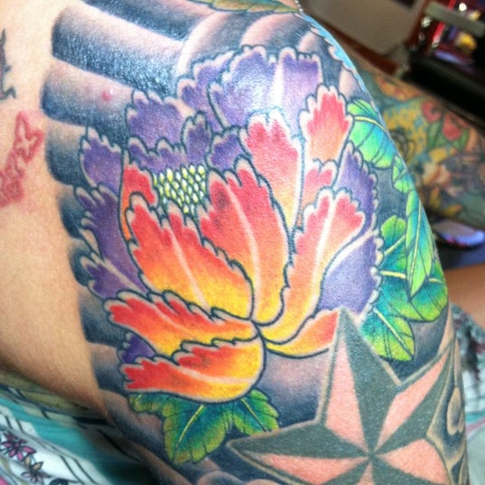 Photo taken at Body Electric Tattoo by Victoria S. on 8/29/2012