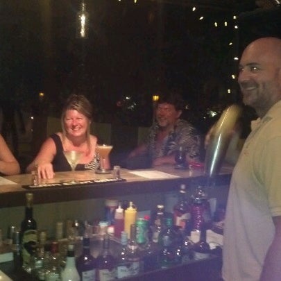 7/31/2012 tarihinde Cheryl K.ziyaretçi tarafından Twisted Palms Rooftop Lounge'de çekilen fotoğraf