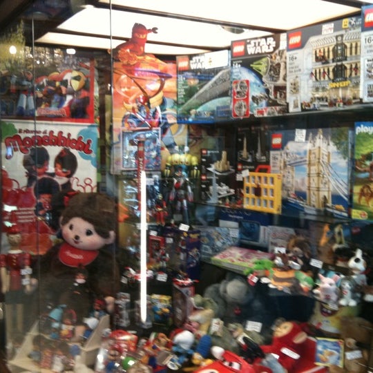 6/3/2012 tarihinde Andrea P.ziyaretçi tarafından Pinocchio Toys Roma'de çekilen fotoğraf