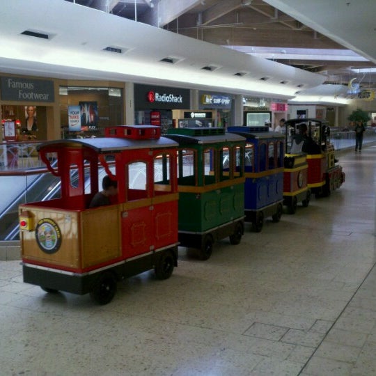 Foto tomada en Chapel Hills Mall  por Christopher C. el 6/11/2012