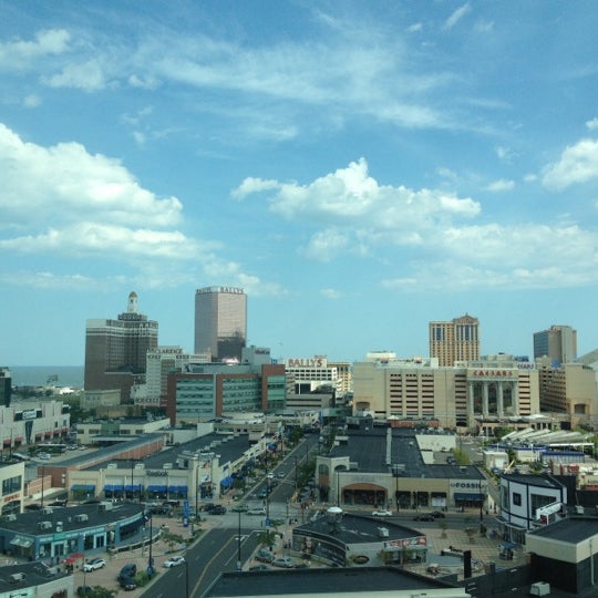 6/8/2012 tarihinde AJ T.ziyaretçi tarafından Sheraton Atlantic City Convention Center Hotel'de çekilen fotoğraf