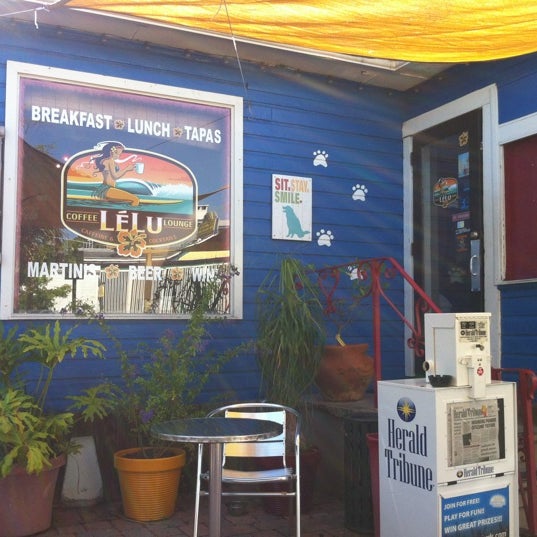 Photo taken at Lelu Coffee Lounge by Ralph F. on 6/2/2012