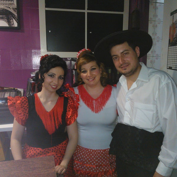 Photo taken at Cafe Bar Nevada León by Víctor A. on 4/27/2012