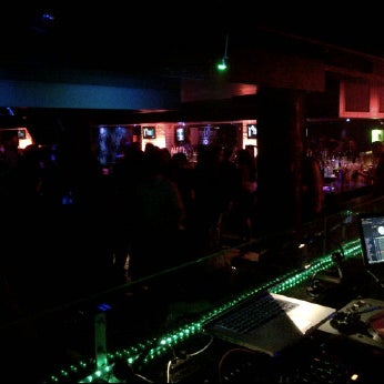 6/2/2012 tarihinde Sir LanceLot R.ziyaretçi tarafından Tryst Nightclub'de çekilen fotoğraf