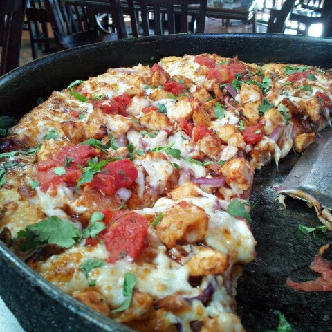 Photo taken at BJ&#39;s Restaurant &amp; Brewhouse by Jiyoung C. on 6/27/2012