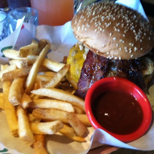 Photo taken at Chili&#39;s Grill &amp; Bar by Zyderock on 5/14/2012