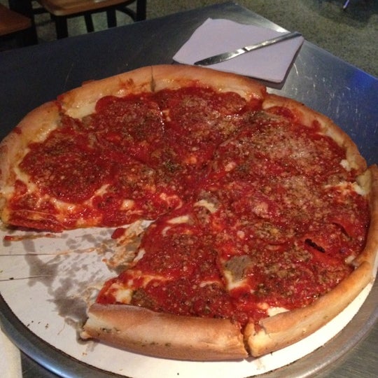 7/13/2012にWhitney W.がSouth of Chicago Pizza and Beefで撮った写真