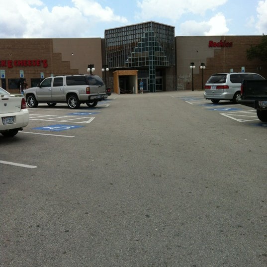 Photo prise au Post Oak Mall par Lynn C. le6/17/2012