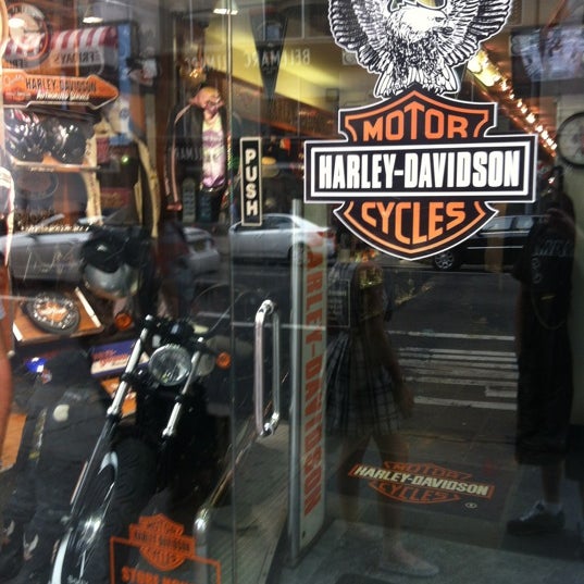 Снимок сделан в Harley-Davidson of NYC пользователем Rafael F. 8/21/2012