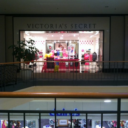 6/21/2012にJamie J.がGeorgia Square Mallで撮った写真