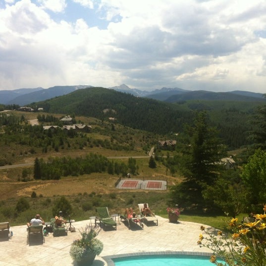 รูปภาพถ่ายที่ The Lodge and Spa at Cordillera โดย Kat R. เมื่อ 7/2/2012