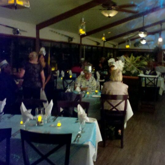 Foto diambil di Buzz&#39;s Wharf Resturant oleh Emily K. pada 3/9/2012