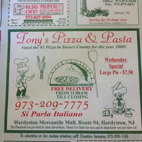 Foto scattata a Tony&#39;s Pizza &amp; Pasta Restaurant da Mike V. il 4/21/2012