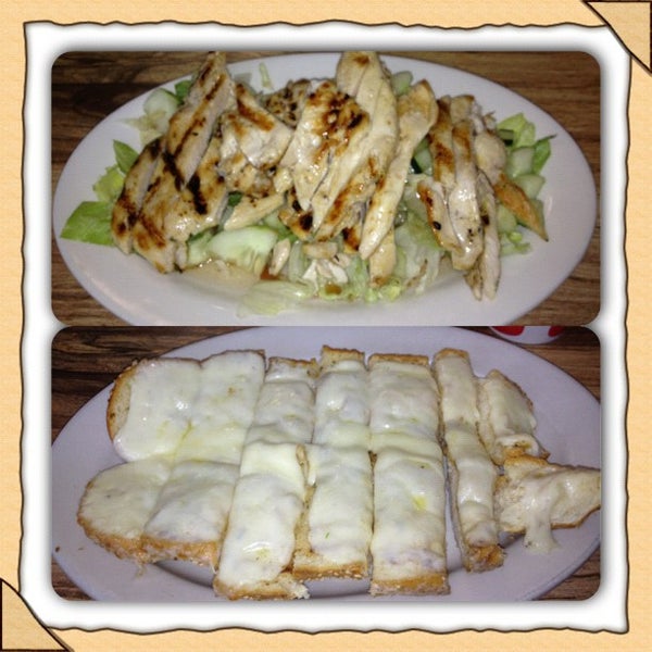 Photo taken at Fresh Meadows Pizzeria and Restaurant by Martin M. on 8/23/2012