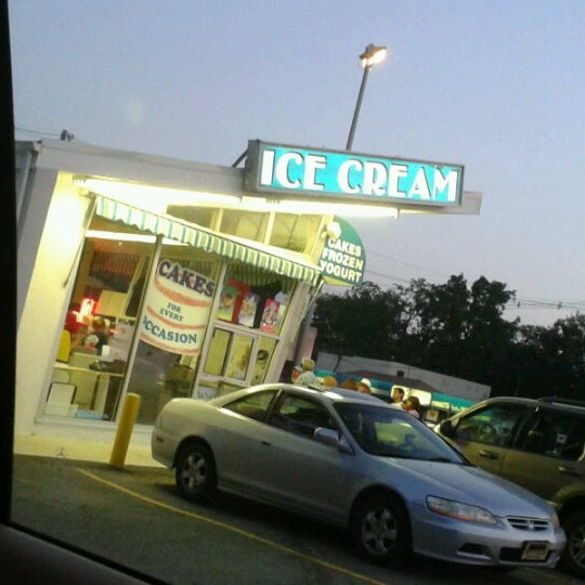 Снимок сделан в Curly&#39;s Ice Cream &amp; Frozen Yogurt пользователем Lexie G. 8/13/2012