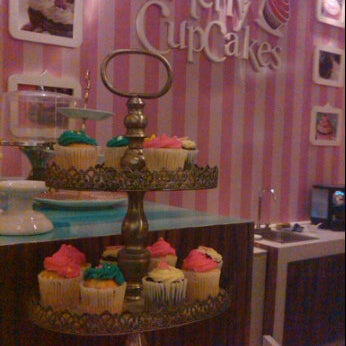 2/18/2012 tarihinde Olga M.ziyaretçi tarafından Merry Cupcakes'de çekilen fotoğraf
