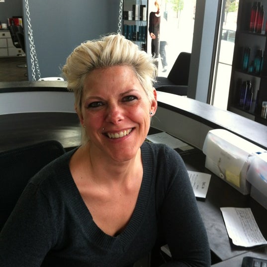 5/5/2012 tarihinde Jennifer B.ziyaretçi tarafından Spoil Me Hair Salon and Spa'de çekilen fotoğraf