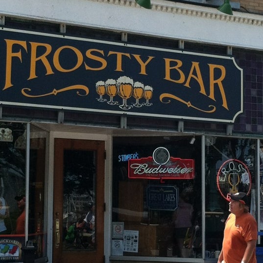 7/4/2012 tarihinde Jimmy B.ziyaretçi tarafından Frosty Bar'de çekilen fotoğraf