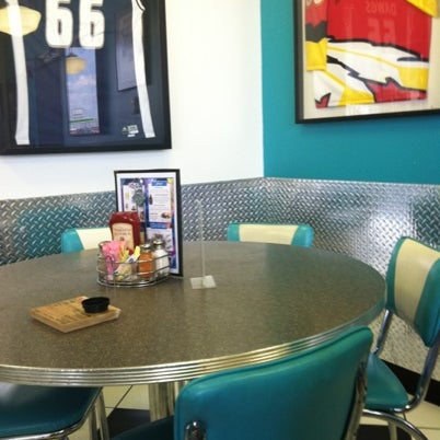 Foto diambil di Lucille&#39;s Roadhouse Diner oleh Errol R. pada 9/3/2012