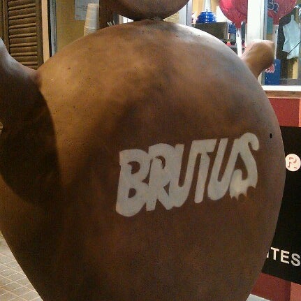 Photo taken at Brutus Barcelona by Jhenny A. on 8/3/2012