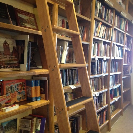 Photo taken at Full Circle Bookstore by Matt G. on 6/12/2012