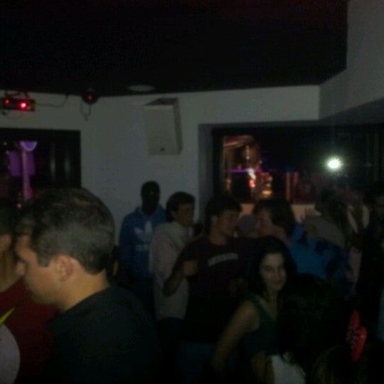 7/14/2012 tarihinde Andrés C.ziyaretçi tarafından Ebs Bar Musical'de çekilen fotoğraf
