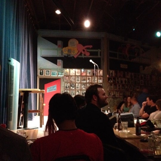 8/16/2012 tarihinde Ben B.ziyaretçi tarafından Zanies Comedy Club'de çekilen fotoğraf