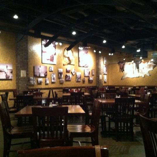 Foto tirada no(a) La Familia Mexican Restaurant por Scott R. em 4/14/2012